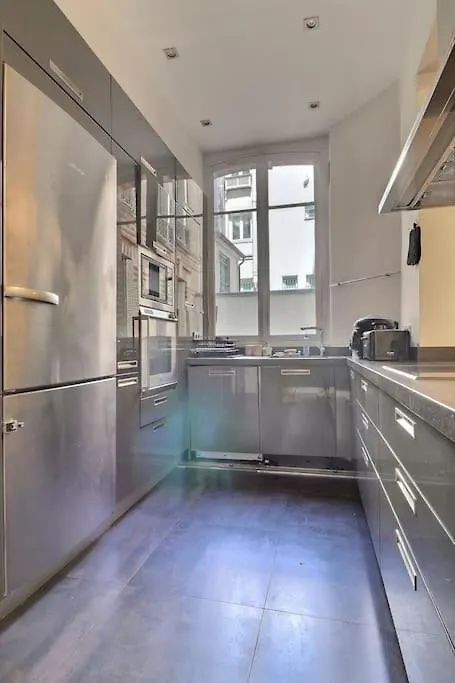 Luxury 3 Bedrooms Apartment Near Champs Elysees Paris France