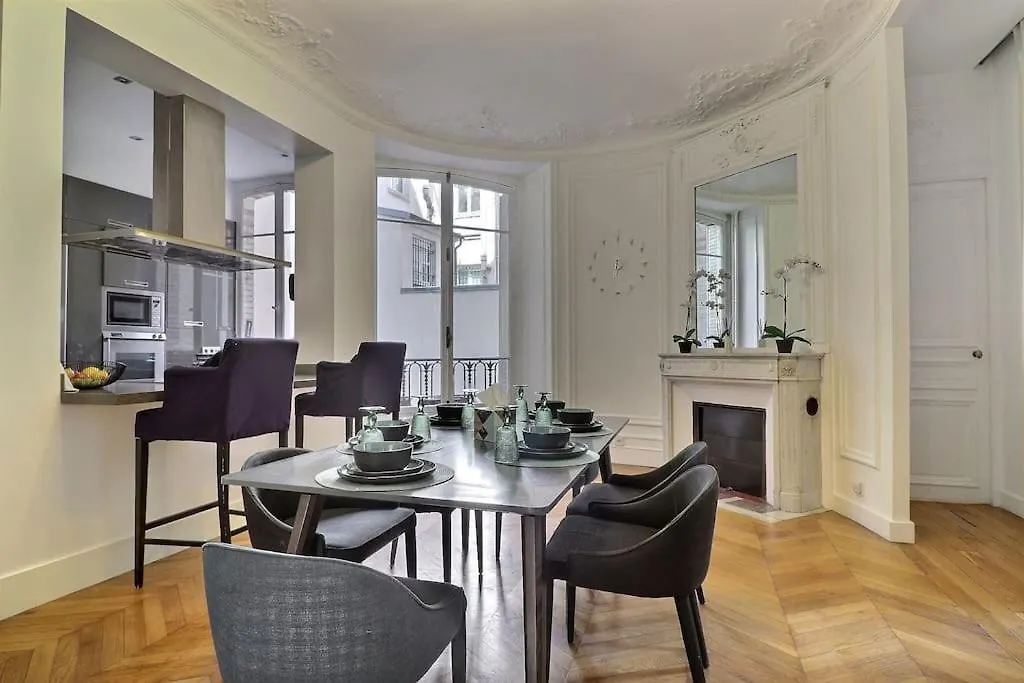Luxury 3 Bedrooms Apartment Near Champs Elysees Paris France