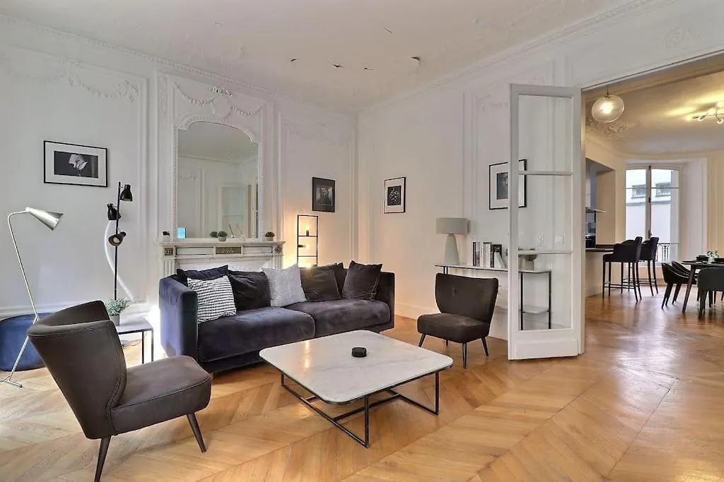 Luxury 3 Bedrooms Apartment Near Champs Elysees Paris