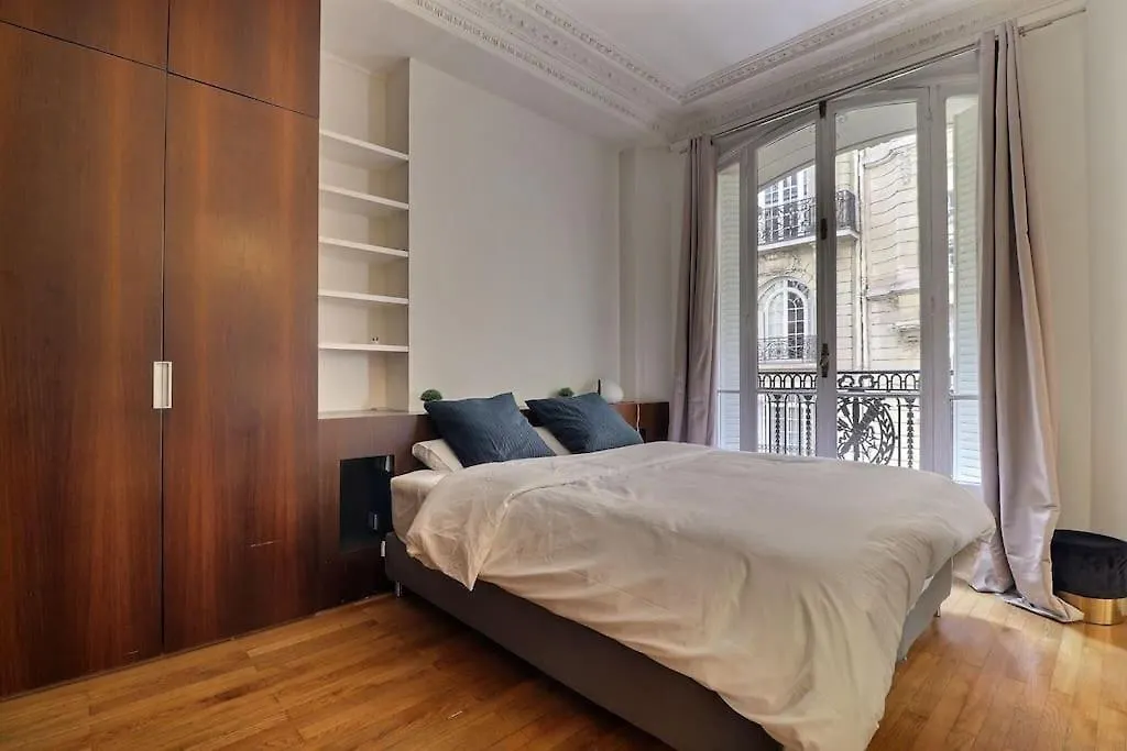 Luxury 3 Bedrooms Apartment Near Champs Elysees Paris 0*,  France